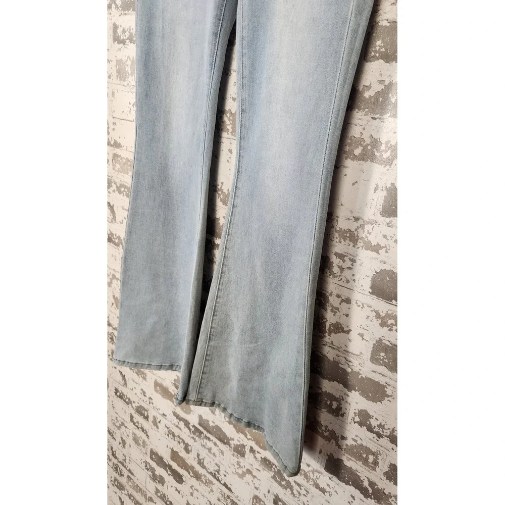 Forever‎ 21 Rewash Flare Jeans 8 Light Wash Denim Square Pockets Retro Style